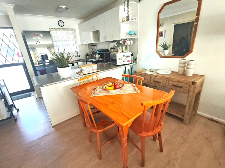 2 Bedroom Property for Sale in Gordons Bay Central Western Cape